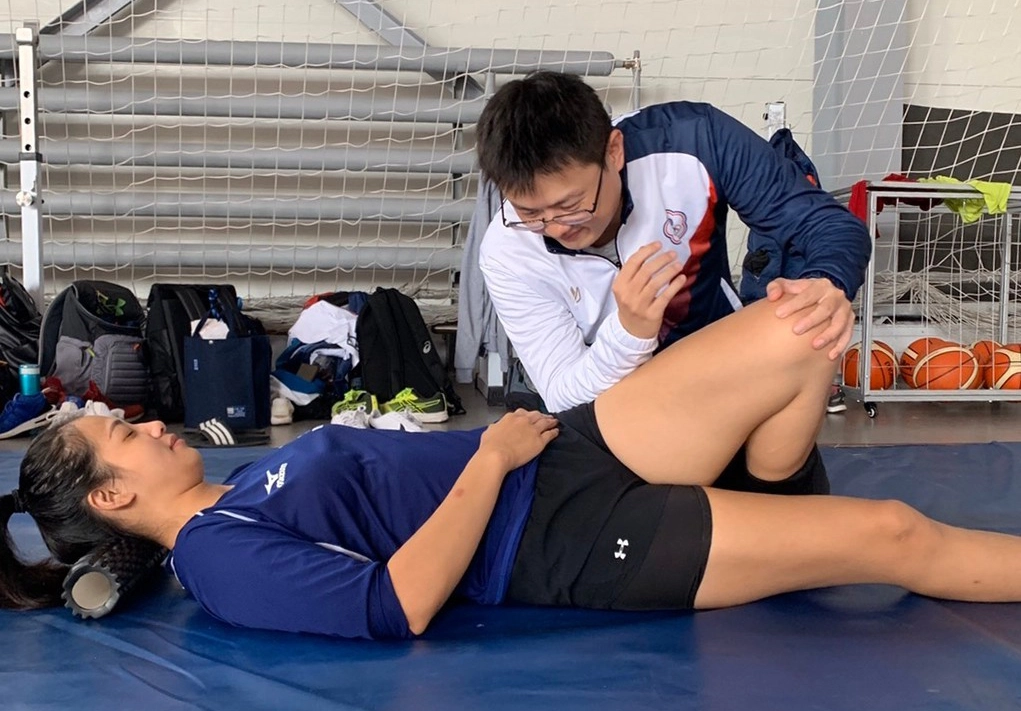 陳中奎副主任也擔任國家代表隊的隨隊醫師，以推拿、復位等方式，使選手無後顧之憂，專注為臺灣奪得佳績。