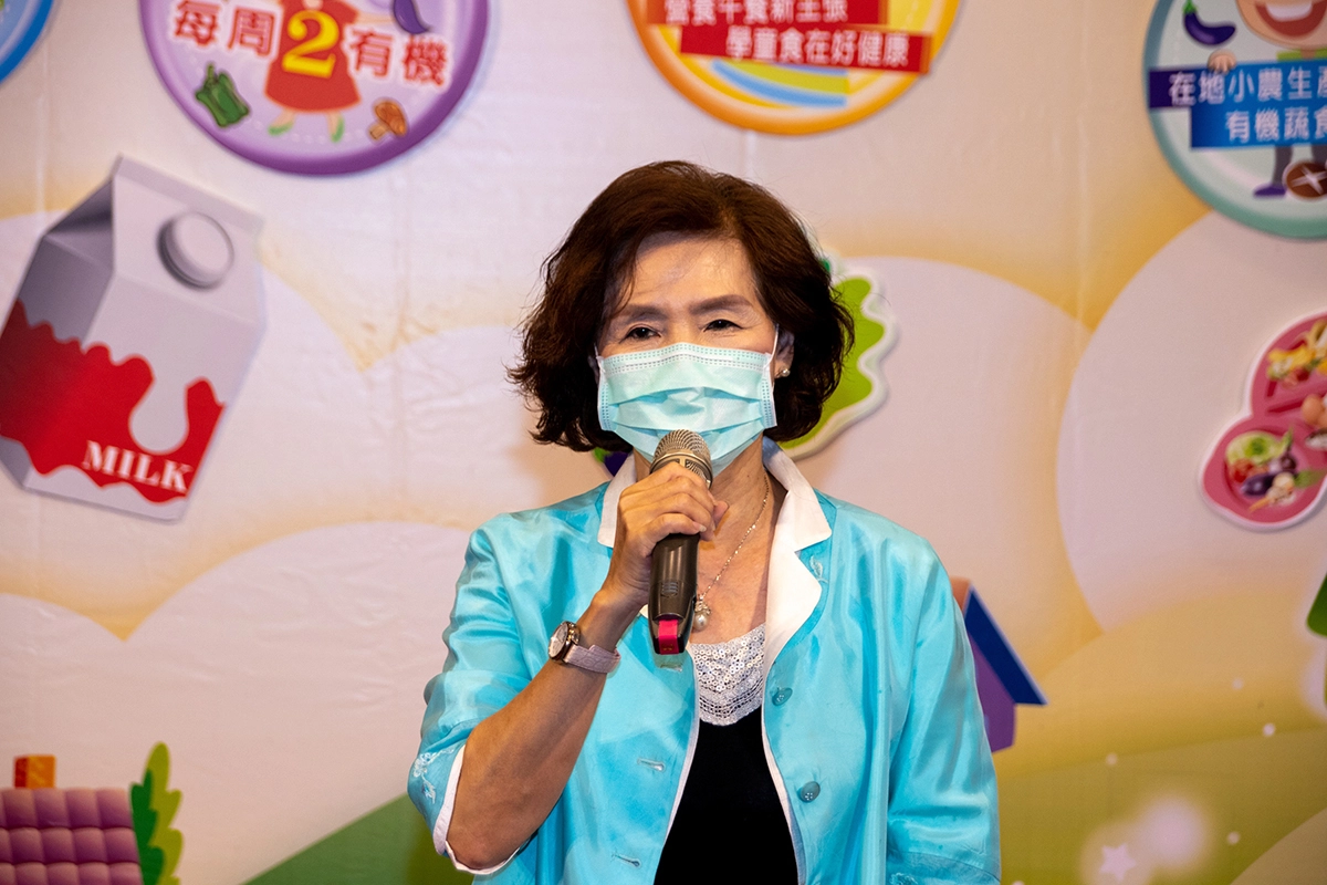 宜蘭縣長林姿妙表示，經由宜蘭縣政府教育處與農業處雙方積極合作，輔導縣內團膳廠商提供優質好、營養好的學校營養午餐。