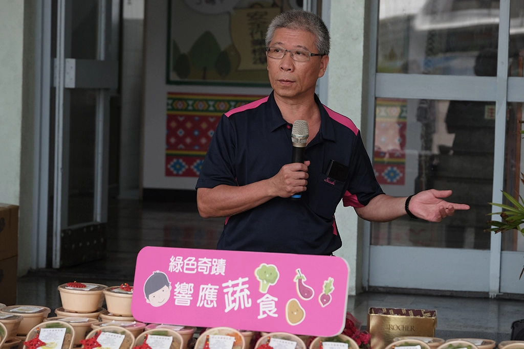 台電臺東區營業處長鄭信宗表示，台電秉持著愛地球的心，訴求節能減碳，此次得知素食對環境的好處，馬上同意並邀請員工共襄盛舉。