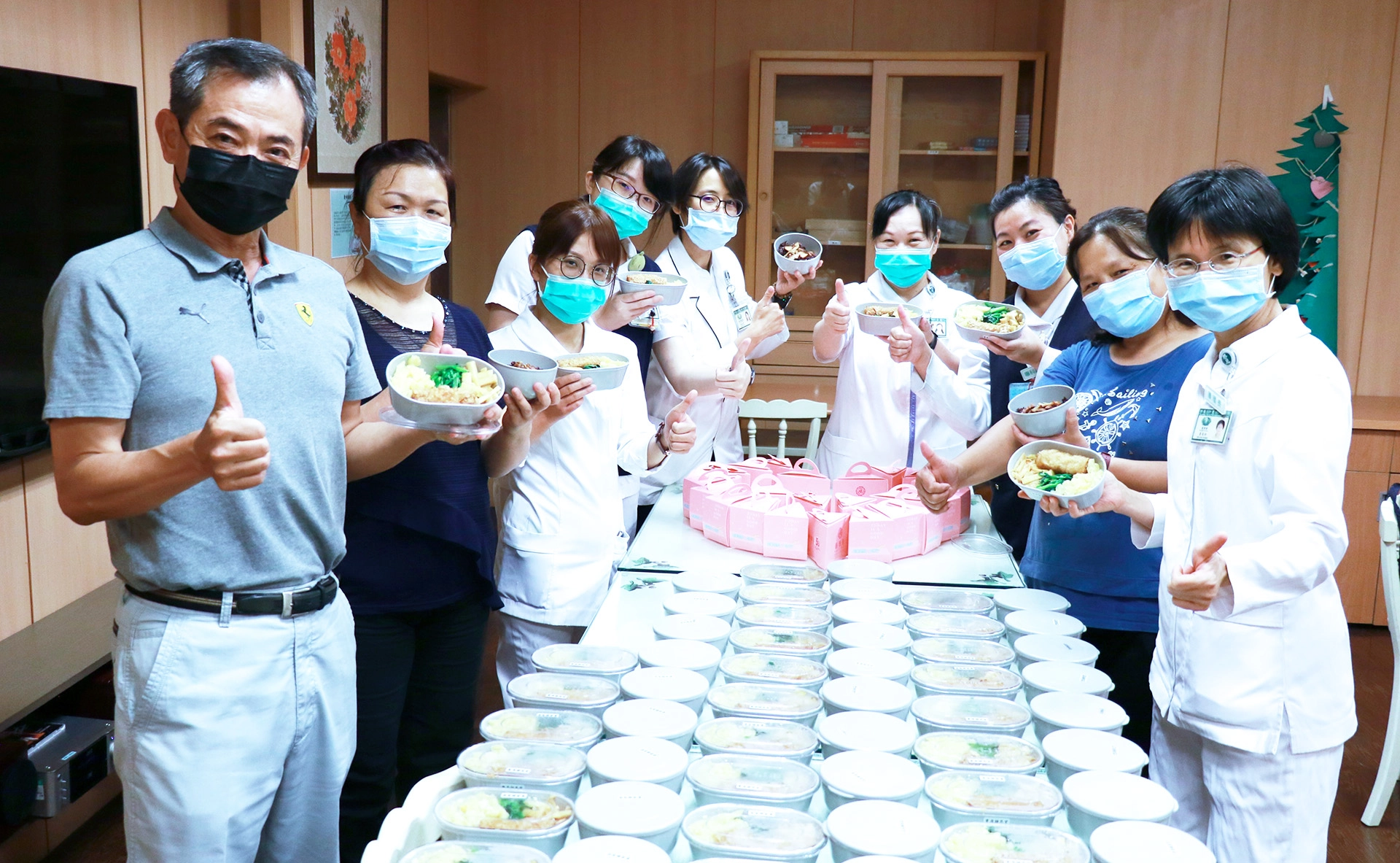 癌關志工的素食餐盒讓品嚐過的人都說「讚」。