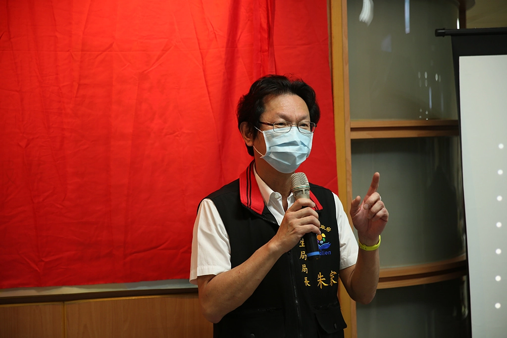 「如果護理人員全體放假三天，那醫療就會癱瘓了。」身為小兒科醫師的朱家祥局長表示，在醫院裡面給他最大幫助的就是護理人員，而且看到護理人員穿著全套防護裝備在臨床照護病人，真的非常感佩。