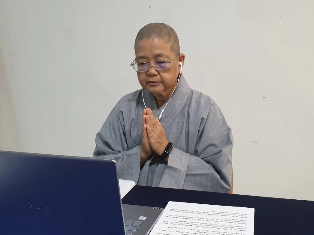 慈濟由靜思精舍德淵法師代表指出，對於這次的新型冠狀病毒，慈濟證嚴法師呼籲人類要覺醒，要向天懺悔，向地感恩。