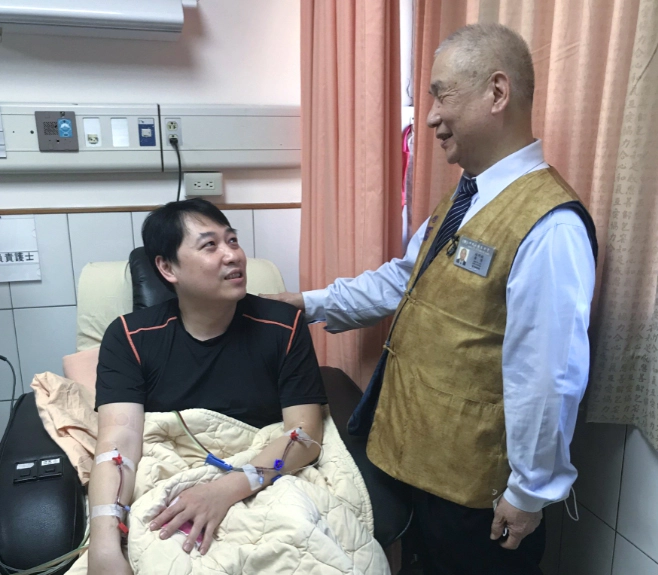 兩次在花蓮慈院捐贈，蔡易勳都巧遇關懷陪伴的慈濟志工，他認為這是一種緣分，而救人也是，要把握因緣做好事。