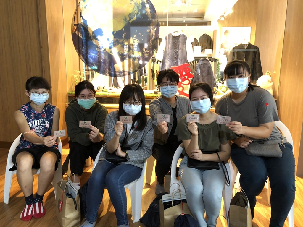 臺中靜思堂重啟骨髓幹細胞捐贈驗血活動，獲得許多年輕人熱烈參與。