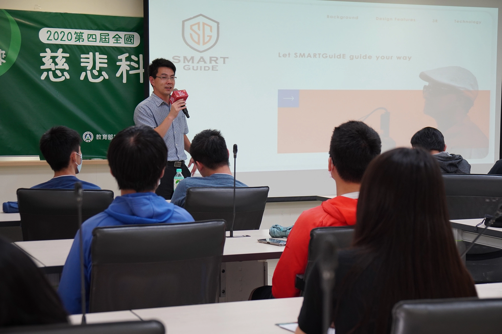 南臺科技大學創新創業育成總中心張萬榮主任從2017年開始三屆都有參與比賽，他用自己的參賽經驗分享。