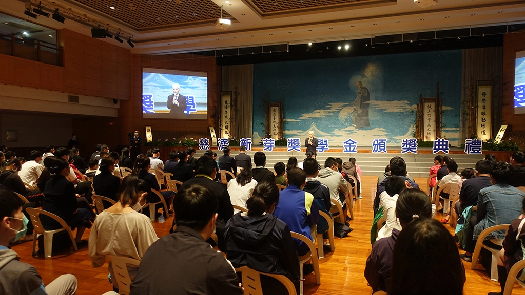 台南慈濟舉辦新芽獎學金頒獎典禮，11月8日在台南靜思堂舉辦。