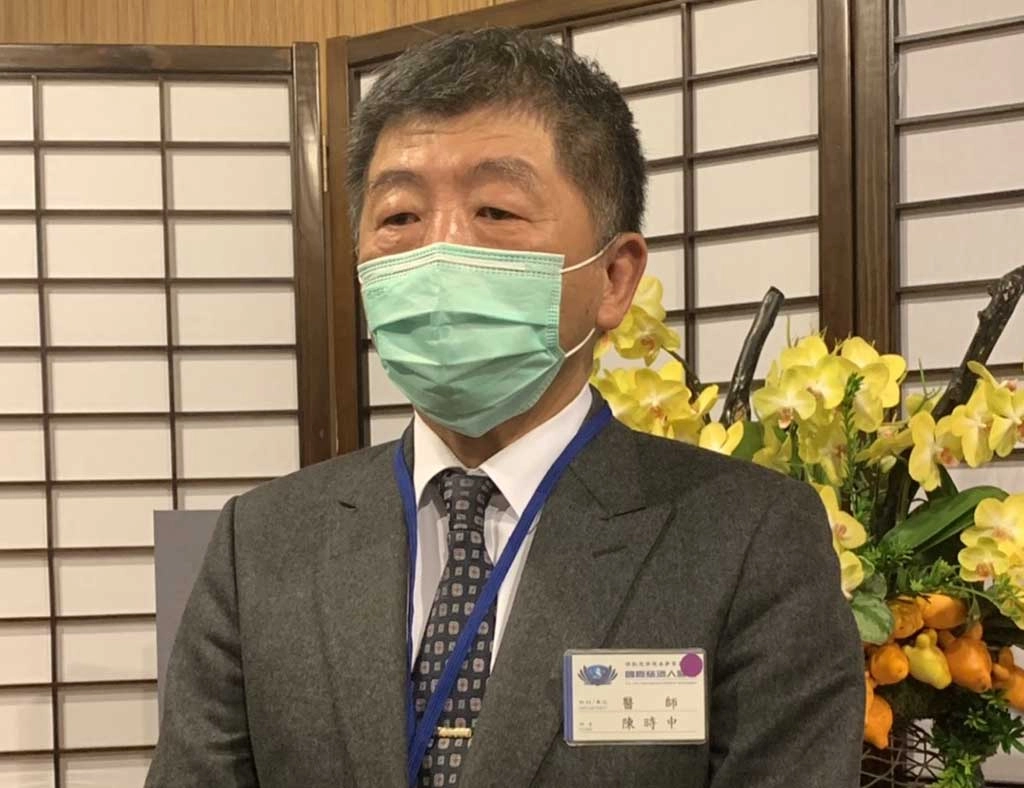 掛著「國際慈濟人醫會醫師」名牌的臺灣衛生福利部部長陳時中，正式加入國際慈濟人醫會行列。