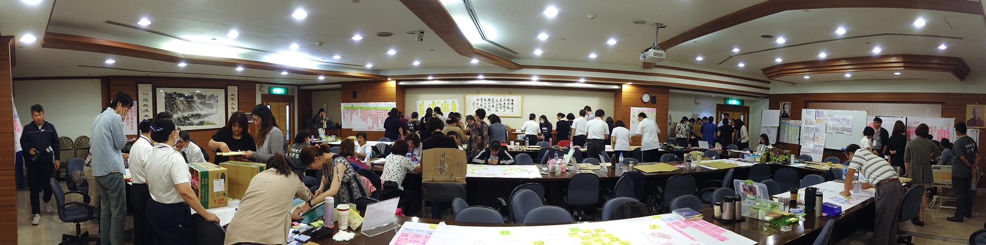 大林慈濟醫院去年辦理防錯技術工作坊，與會人員動手設計防錯裝置的盛況。