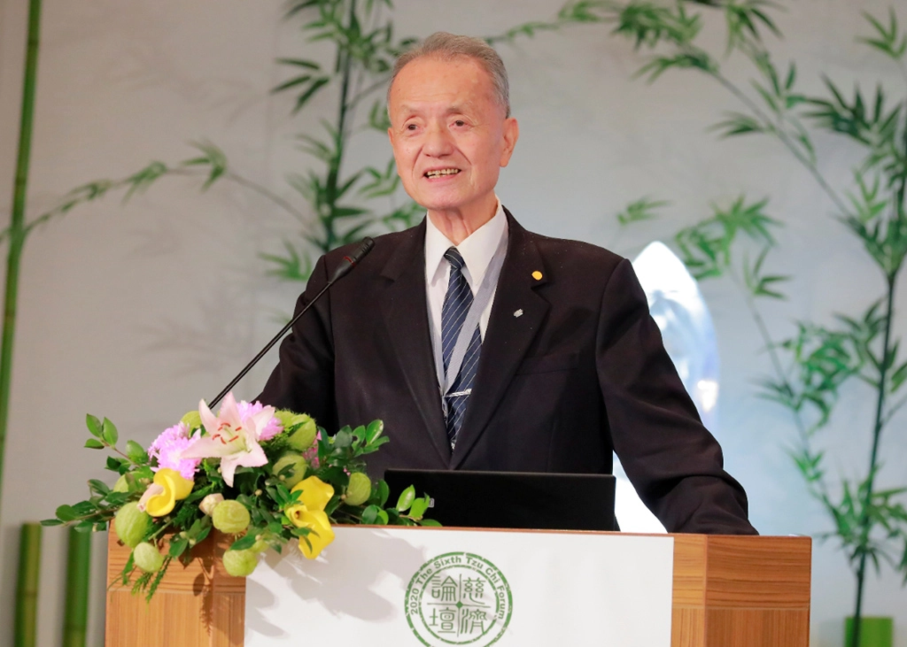 林俊龍執行長以「推蔬食祈福、茹素防疫─健康、清淨、地球與心靈」角度分享。