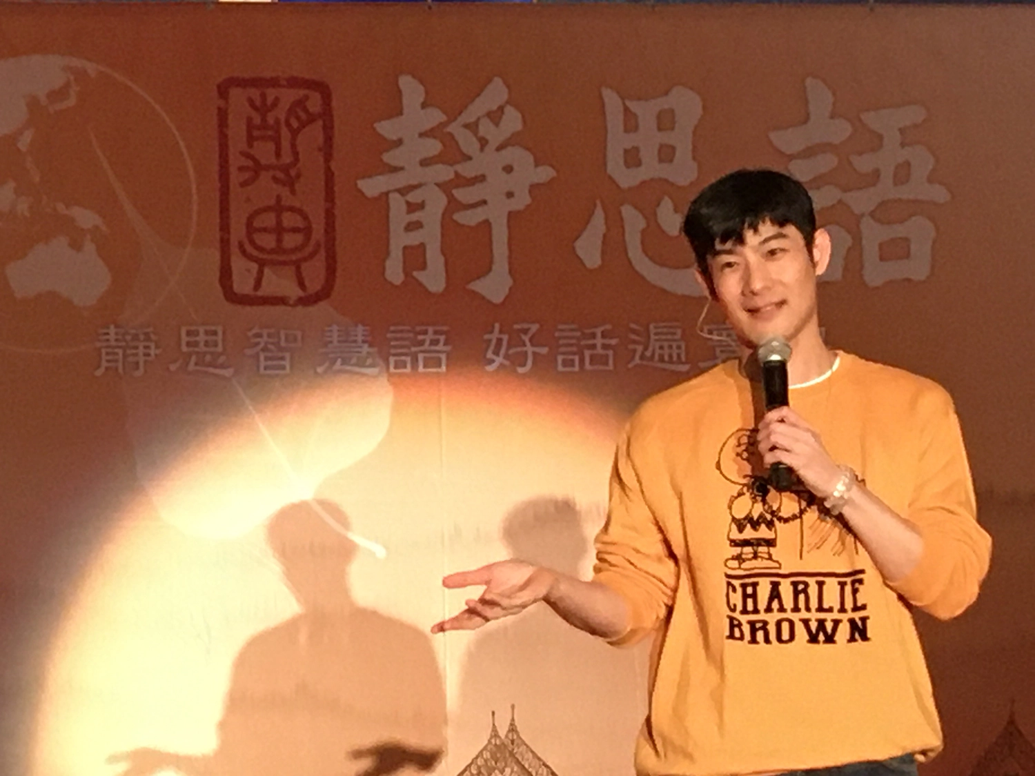 施易男表示最喜歡的靜思語就是「心寬念純，美善人生」。(圖為慈濟基金會提供)