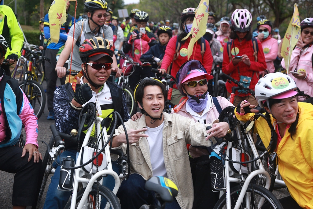 自行車手代言人陳漢典。