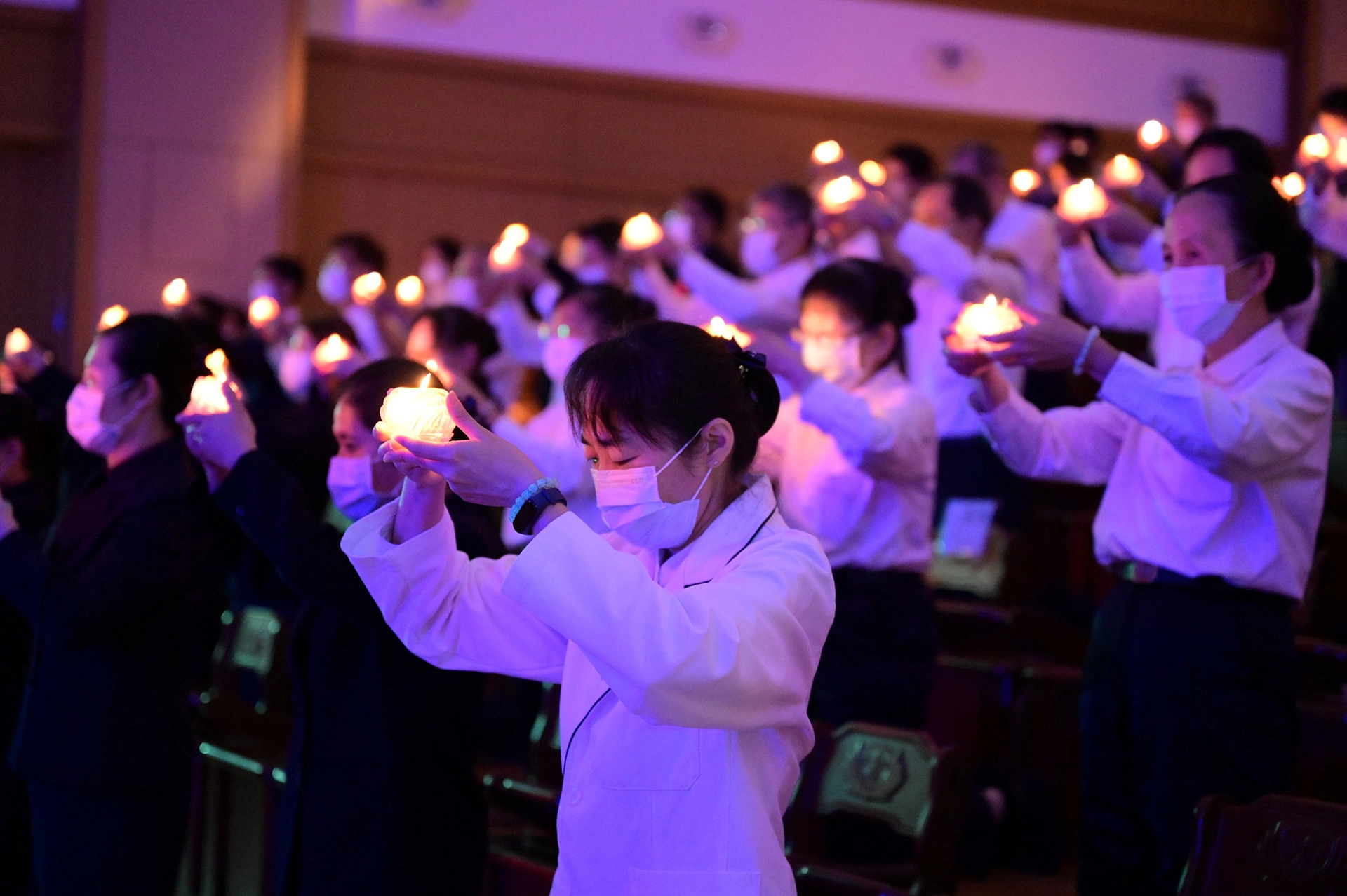 臺中慈濟醫院同仁參與歲末祝福感恩過去並祝福未來。