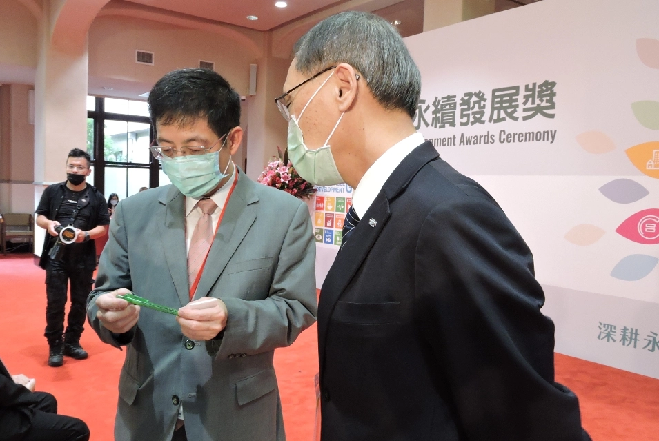 2020為慈濟環保三十，顏博文執行長在頒獎典禮現場推廣環保獲得其他受獎人共鳴與肯定。。