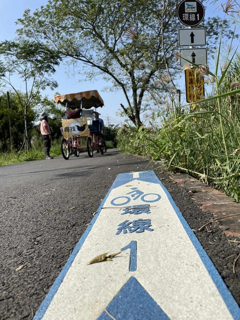 黃偉哲市長邀請車友換上輕裝出發，一同領略自行車道鄉間遊歷之趣。