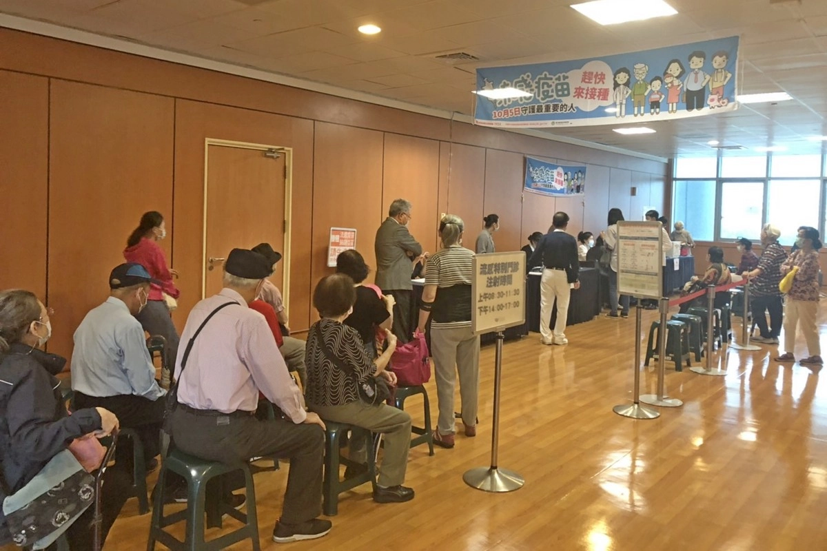 台北慈濟醫院配合政府政策，於10月5日起開立「流感疫苗接種特別門診」。