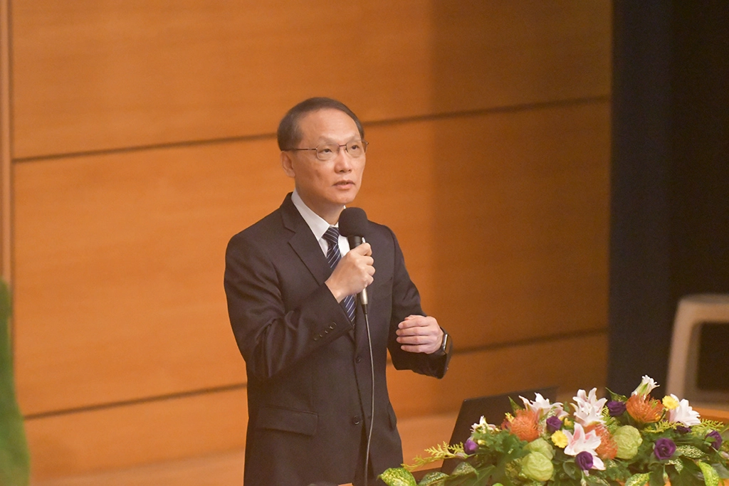 2020年國際慈濟人醫年會由顏博文執行長主講「慈悲的腳印」。
