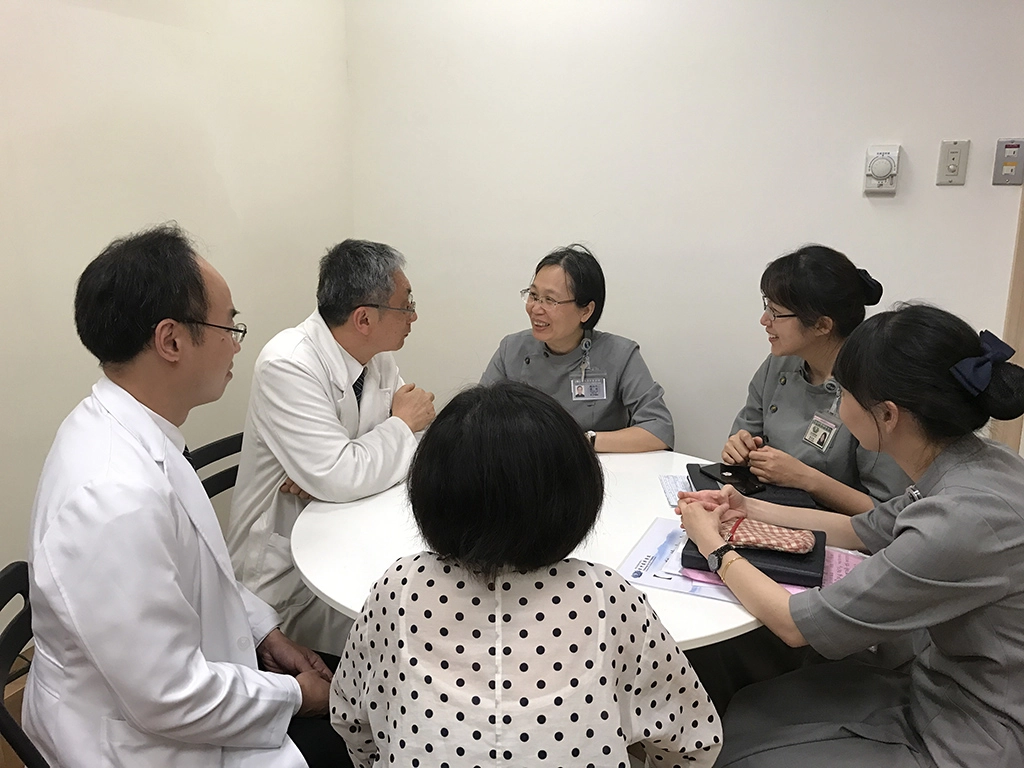 平台人員與不同醫療科團隊訪談瞭解個案需求。