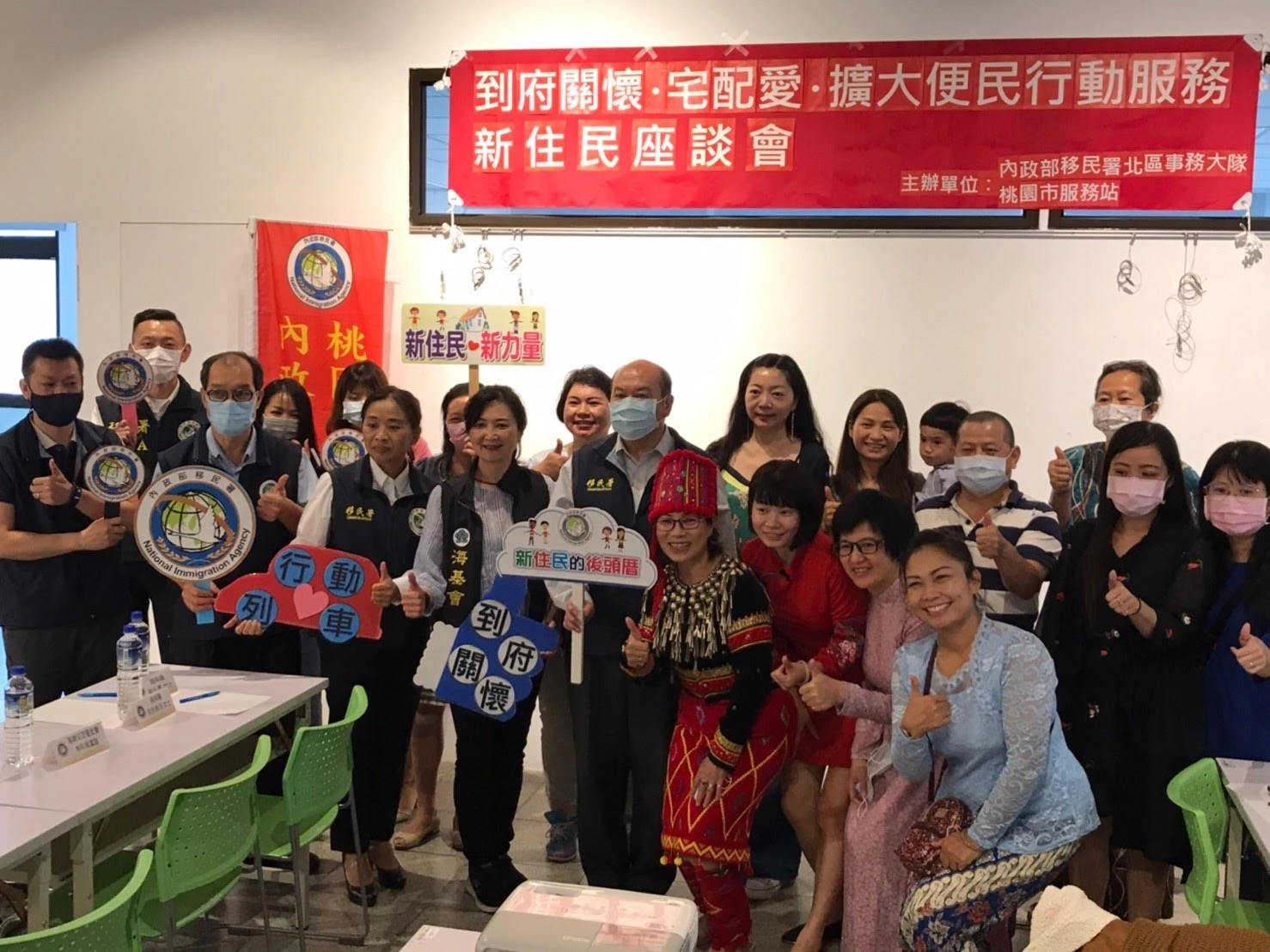 移民署林主任秘書興春(前排左五)與桃園市新住民協會成員一同合照。
