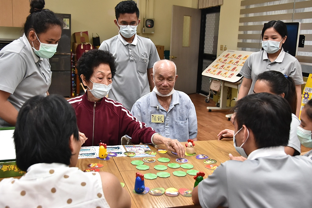善用慈濟科技大學教學環境，像是瑞智憶學苑失智社區服務據點，培養學生同理心。