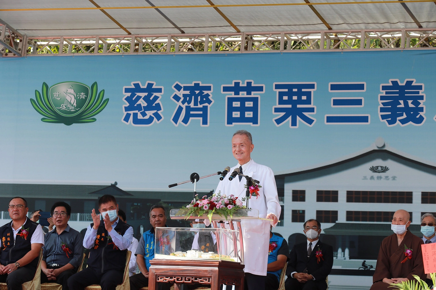 慈濟醫療法人執行長林俊龍指出，除了三義中醫醫院醫療服務，複雜個案需要進一步檢查時，臺中慈濟醫院是最佳後盾，滿足鄉親醫療需求。