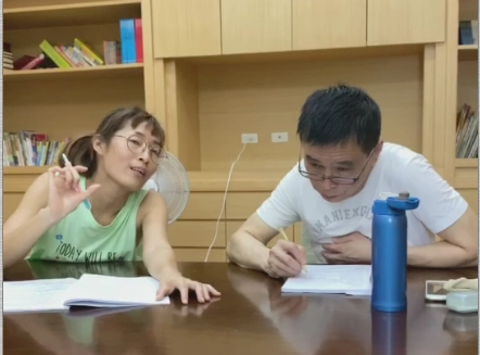 李天柱為大愛電視骨髓移植新劇學客語