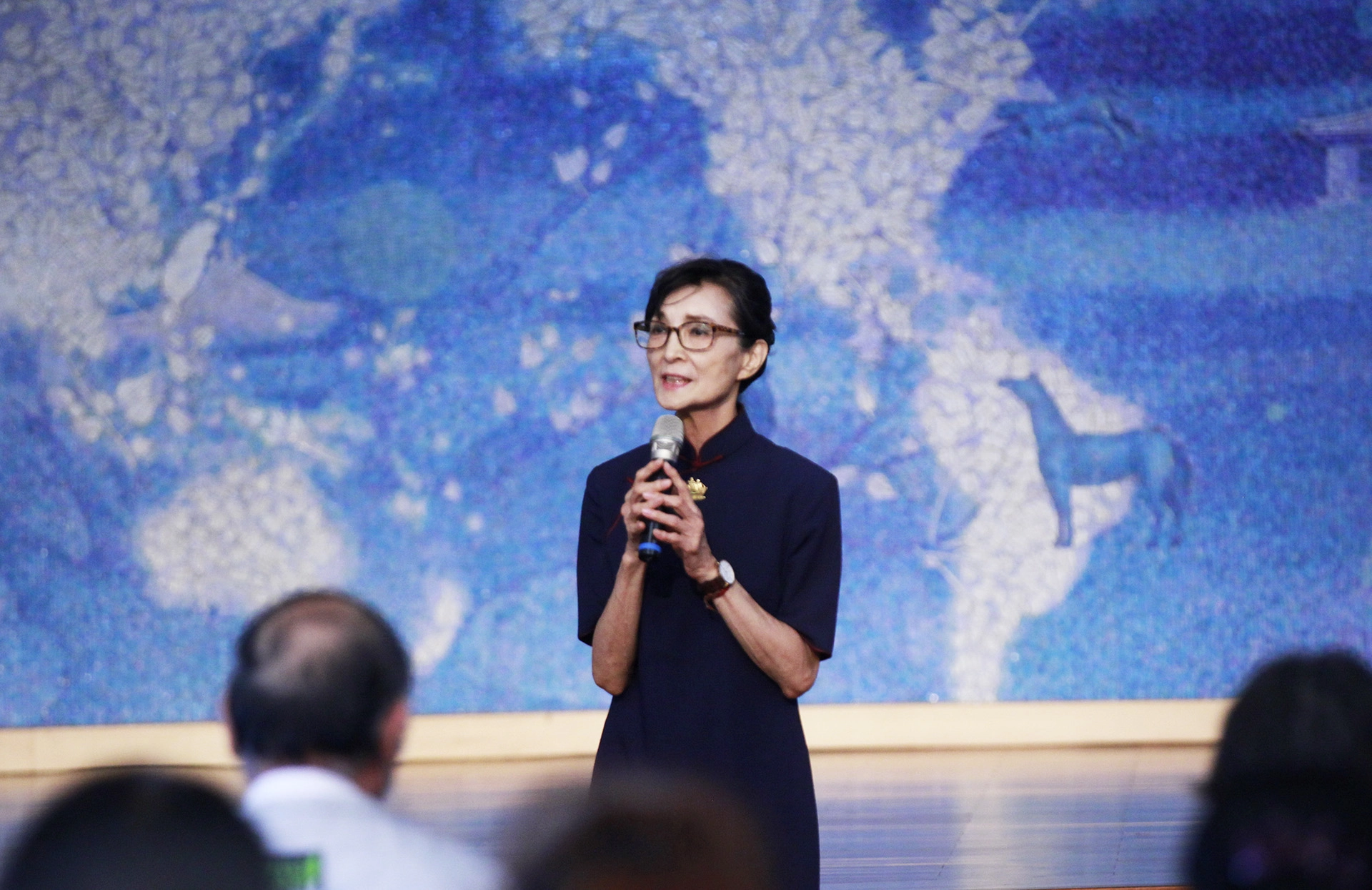 表演藝術家陳淑麗在清水靜思堂祈福會上分享「從無肉不歡、到茹素喜歡」。
