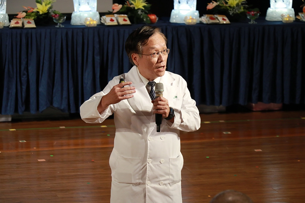 臺中慈濟醫院簡守信院長從學醫過程，闡述動物被宰殺的殘忍。