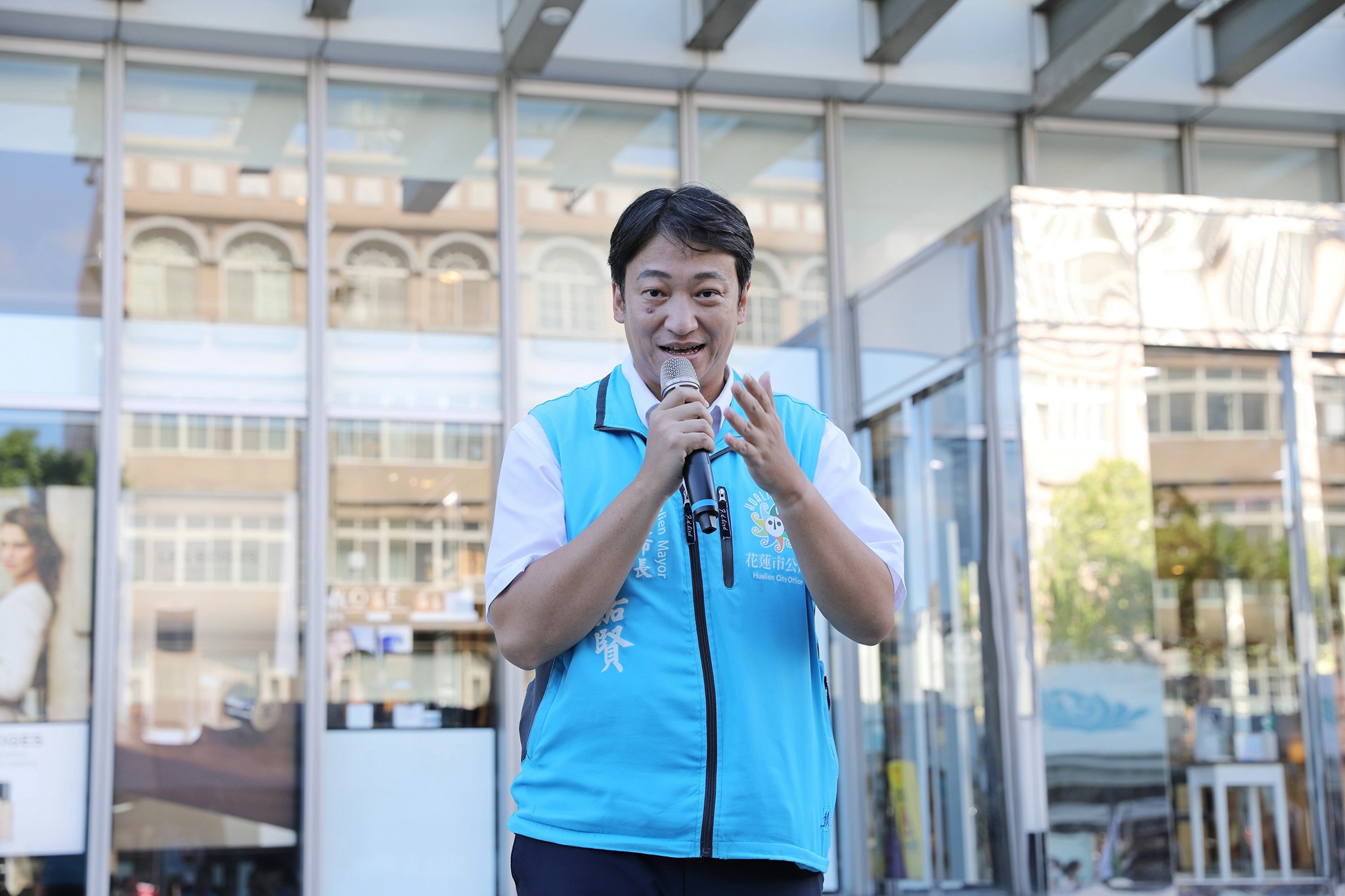花蓮市長魏嘉賢也到場支持驗血建檔活動，魏嘉賢市長代表親友表示，一點點的血，卻可以帶給血癌病友希望，甚至讓他們有機會活下來。