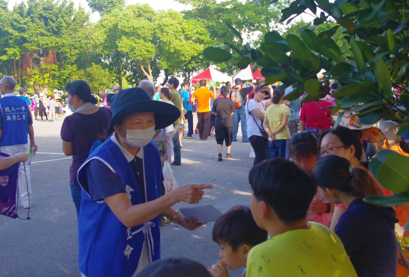 臺中港區慈濟志工把握健行活動因緣，邀約髓緣有愛有緣人。