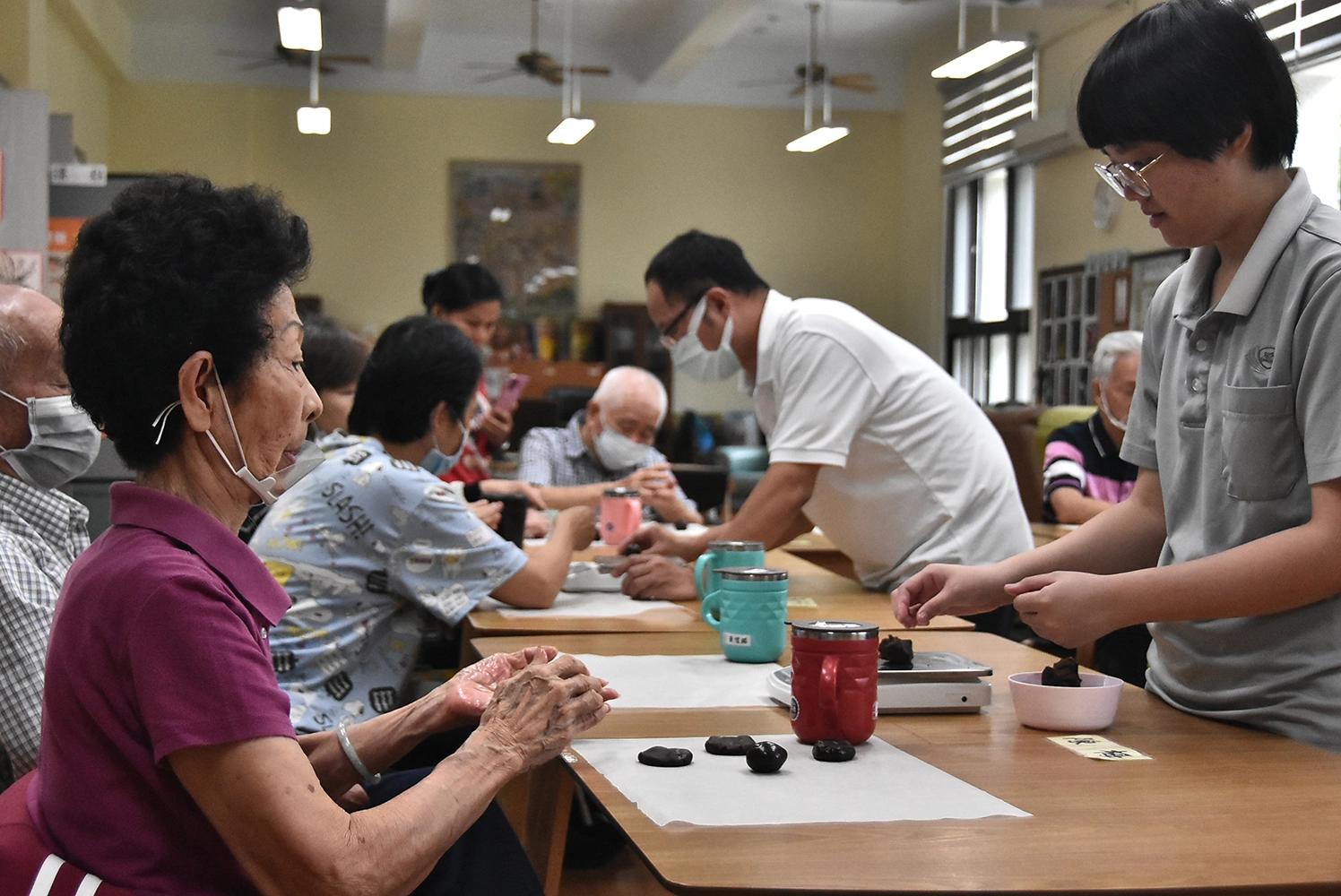 材料方面也挑選低糖豆沙，老大人們吃得安心又開心！