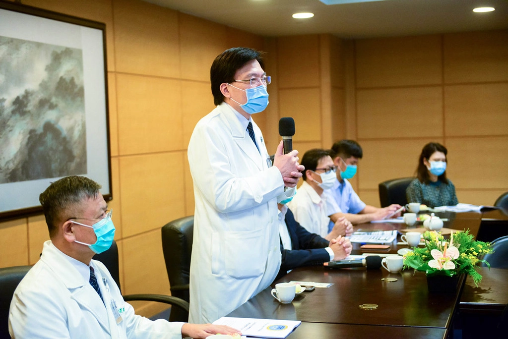 趙有誠院長說明台北慈濟醫院建築構造的防震理念。