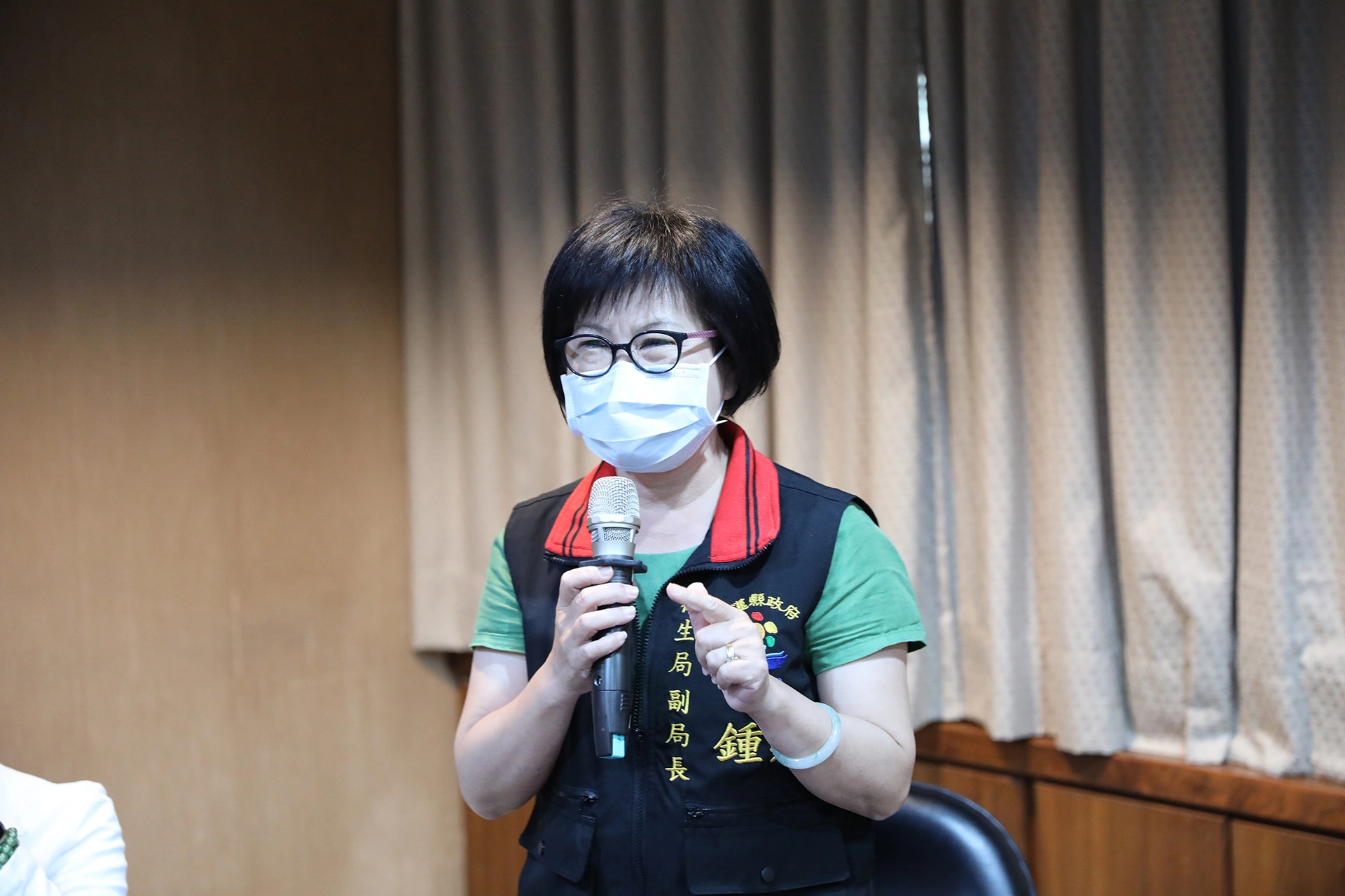 自身也是乳癌病友的鍾美珠副局長感謝花蓮慈院醫療團隊的治療，才讓她恢復健康。