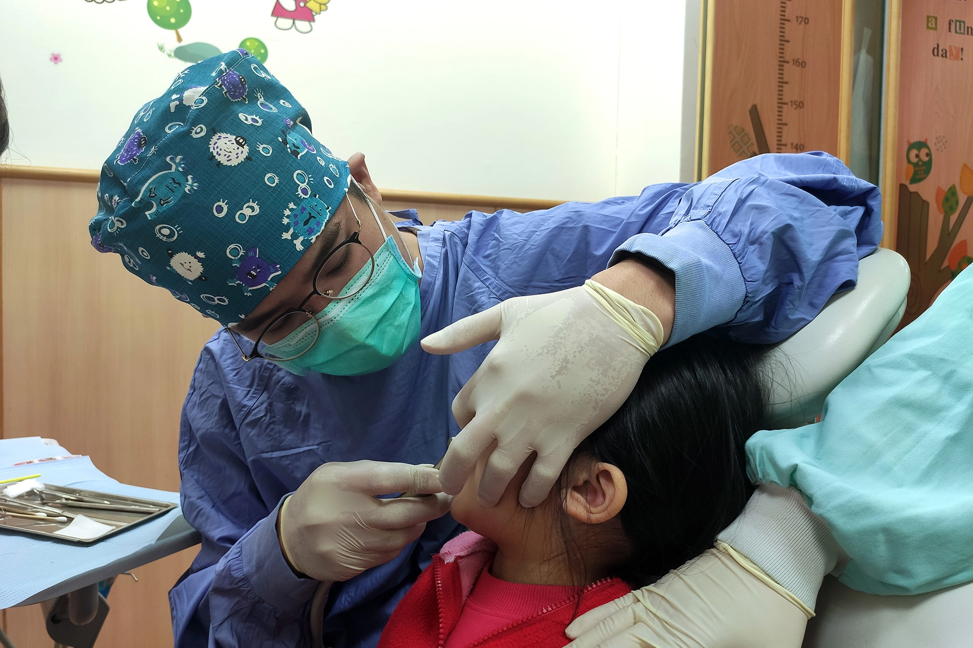 小孩的乳牙成長更換過程，需要由兒童牙科醫師細心照護牙齒健康。