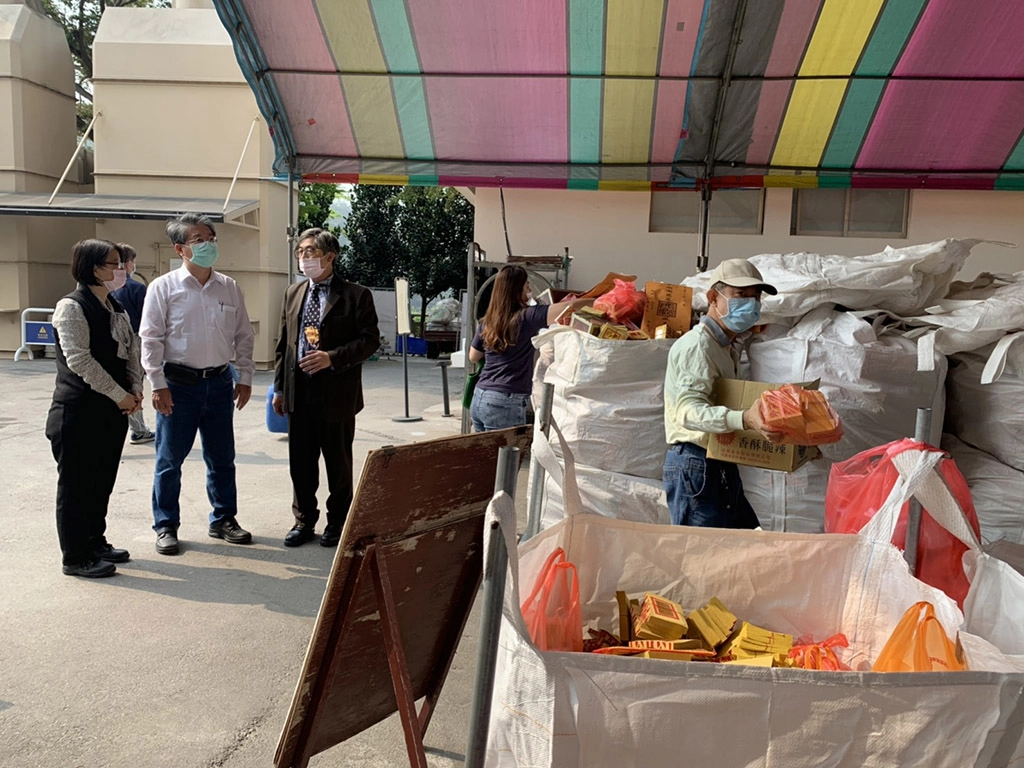 清明祭祖心誠則靈，中市環保局籲少焚香少燃金。