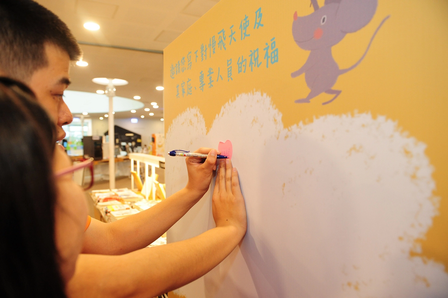 高雄市立圖書館總圖3F舉辦早療25回顧展、親子講座、繪本選書、紀錄片座談，歡迎民眾報名參加。
