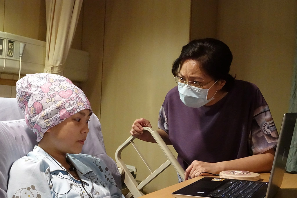 林嘉俐飾演強硬個性的媽媽。