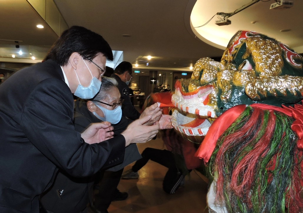 慈濟基金會長照推展中心總召集人林碧玉(左二)、臺北慈濟醫院趙有誠院長(左一)等人共襄盛舉。