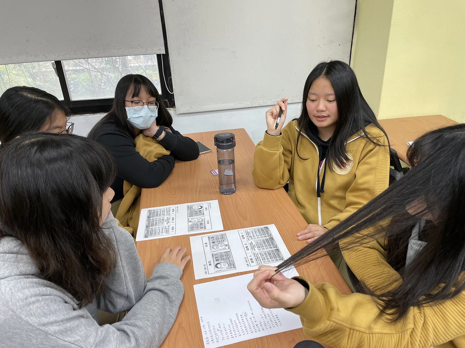 以學生為主導，進行討論、思辨與分享，培養自學力。
