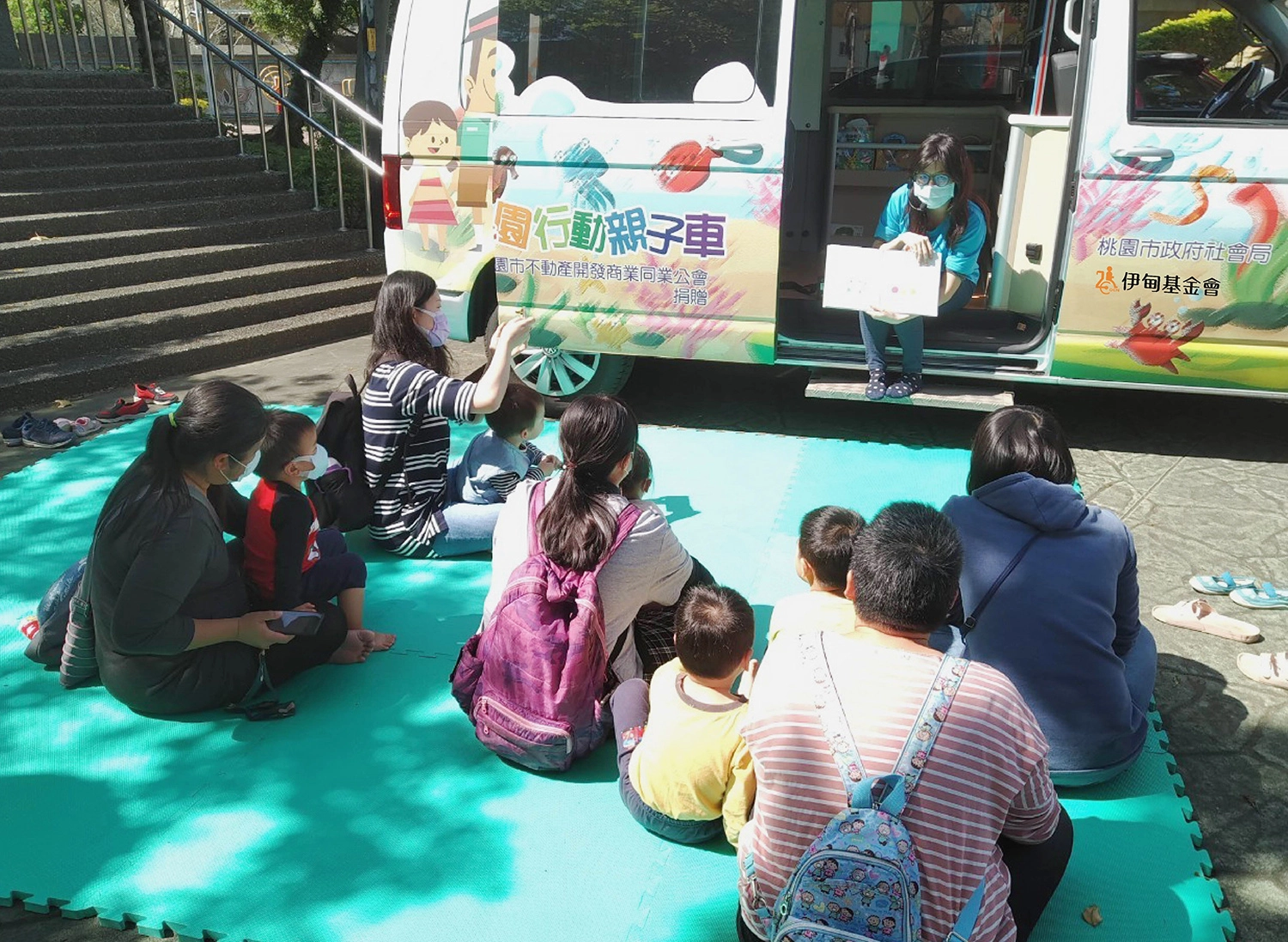 服務送到家！伊甸承接桃園行動親子車服務 將育兒資源帶進社區。