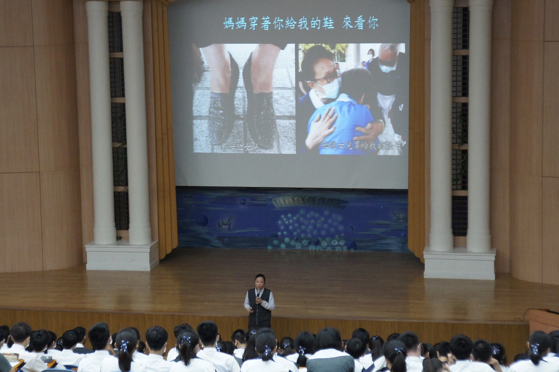 黃靜恩師姊從408事件、國際事實、聯合國相關會議經驗等主題和年輕人互動交流。