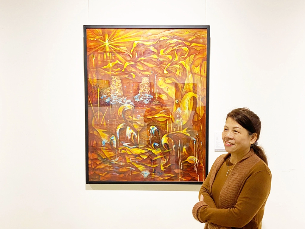 藝術家魏儷緽本次展出畫作「合演」描畫家鄉金山區描畫出故鄉金山區傳統捕魚技藝蹦火仔。
