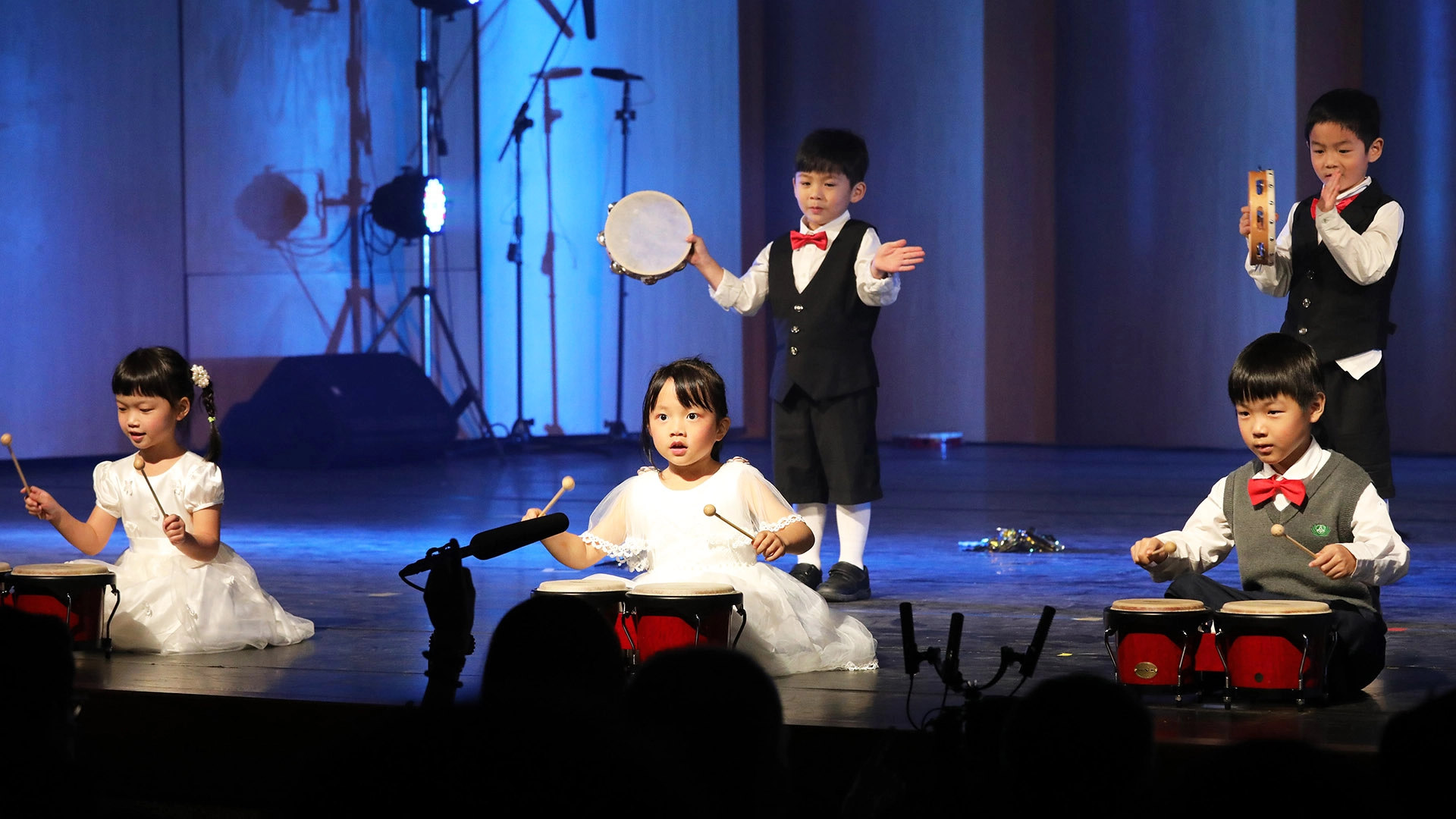 可愛的幼兒園表演，獲得了滿堂喝采！