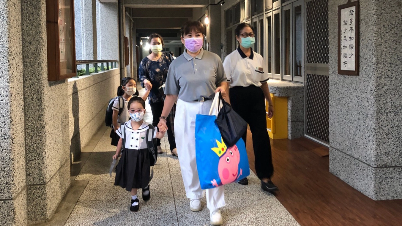 慈濟人發揮互助互愛的精神共同照護我們的小幼苗。