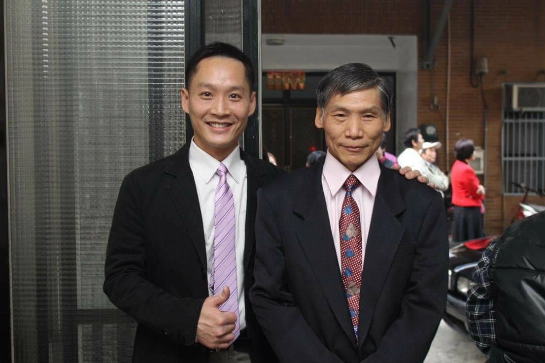 父親(右)一直都是支持羅國方(左)的力量，在父親往生滿七當天接到配對通知，他決定用父親給的身體行善來迴向報親恩。