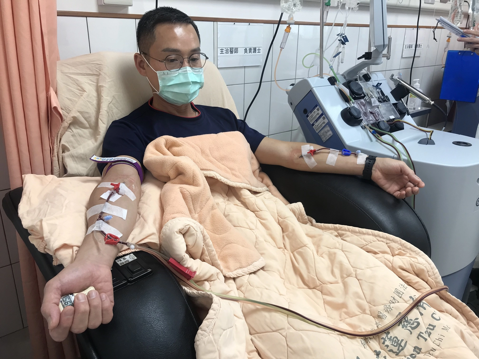 羅國方疫情期間義無反顧前來捐贈，受到慈濟志工為救人無畏懼的精神鼓舞，更堅定要保護好自己完成捐贈救人的任務。