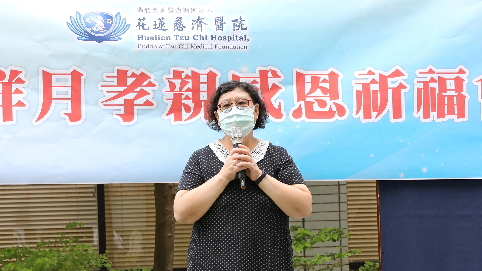心蓮病房家屬彭女士感恩心蓮病房醫療團隊的陪伴和照顧，讓她的父親和哥哥能好好地向家人道別。