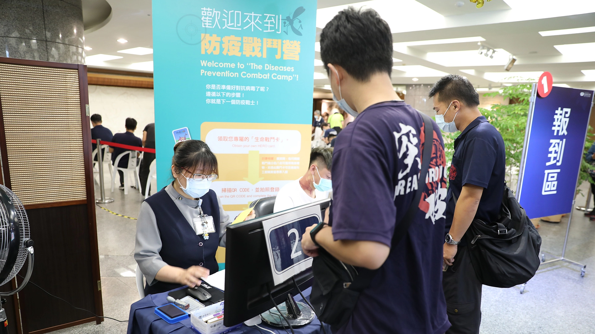 開學前夕，花蓮慈濟醫院開辦疫苗專責門診，為第3階段的教師施打第一劑疫苗，還有消防隊員施打第二劑疫苗