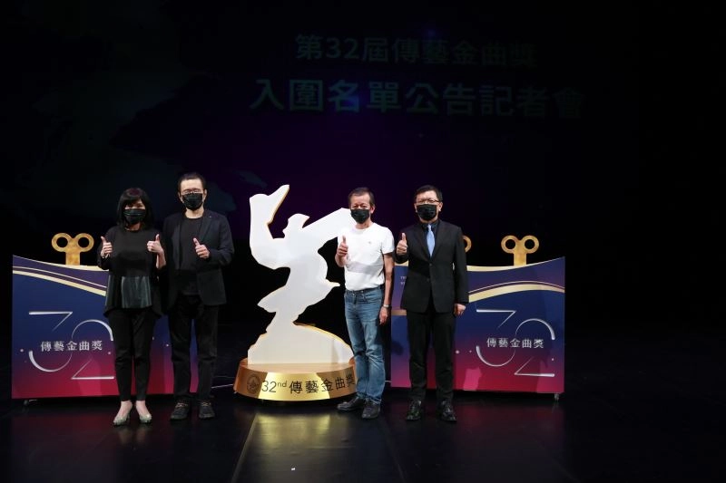 第32屆傳藝金曲獎大合照1(左起國立傳統藝術中心主任陳悅宜、文化部次長李連權、總召集人兼出版類召集人金希文教授、戲曲表演類召集人林茂賢教授)(圖_傳藝中心提供)
