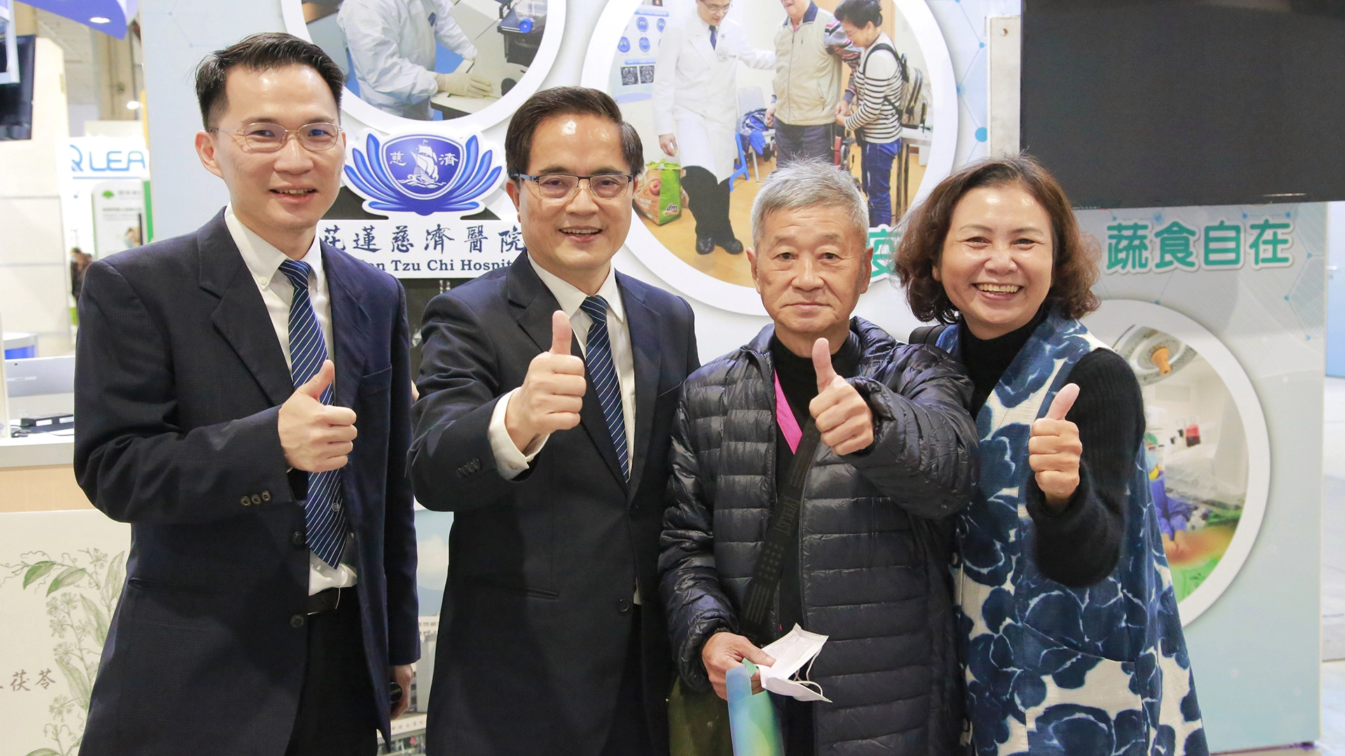 巴金森病及水腦症病友林先生夫妻非常感恩林欣榮院長(左二)、蔡昇宗主任(左一)。