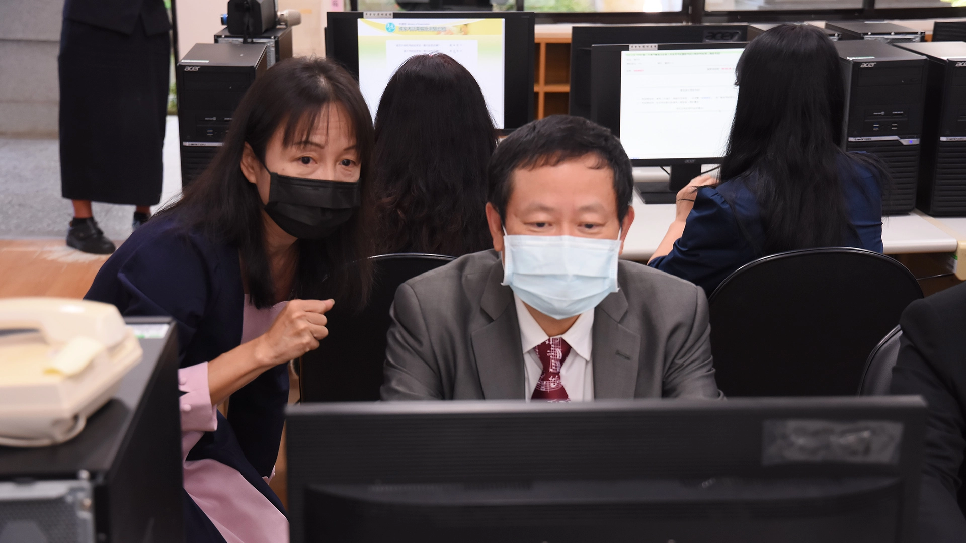 考選部長體驗國家考試電腦試場